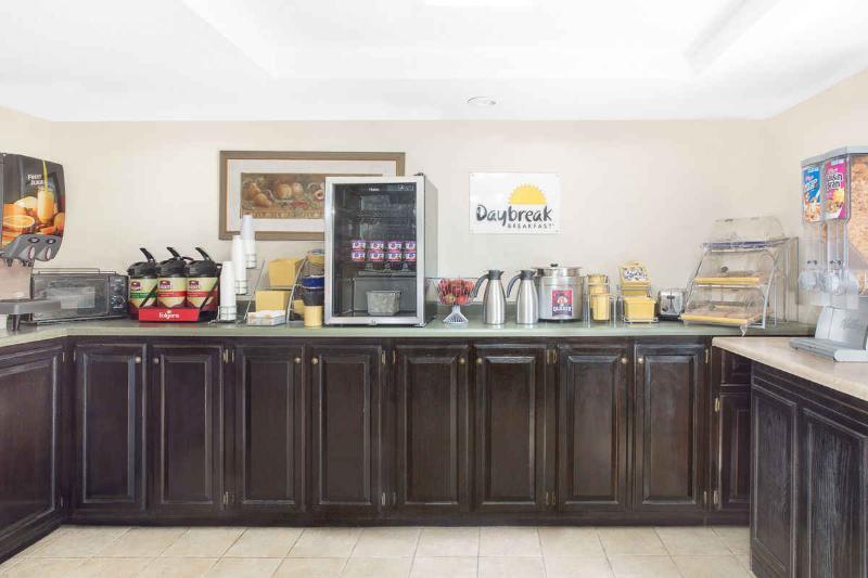 Gray Inn & Suites Экстерьер фото